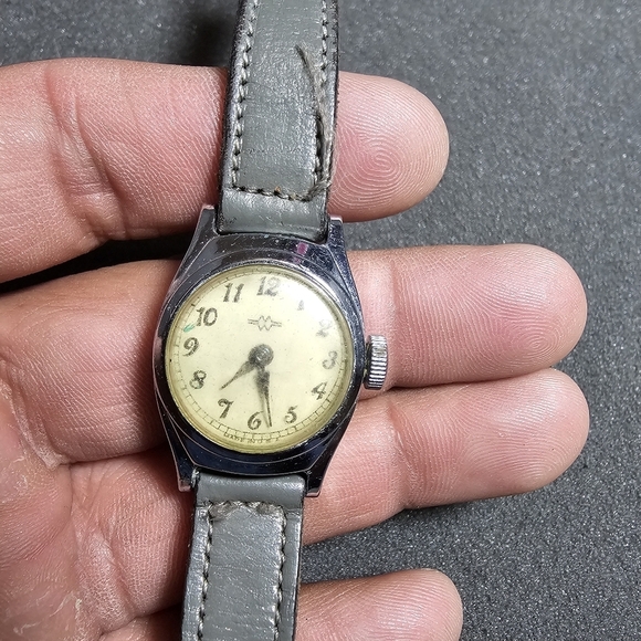 Vintage US Time Mechanical Wind Silver Tone Ladies Watch Not Working Parts Repai - Picture 1 of 7